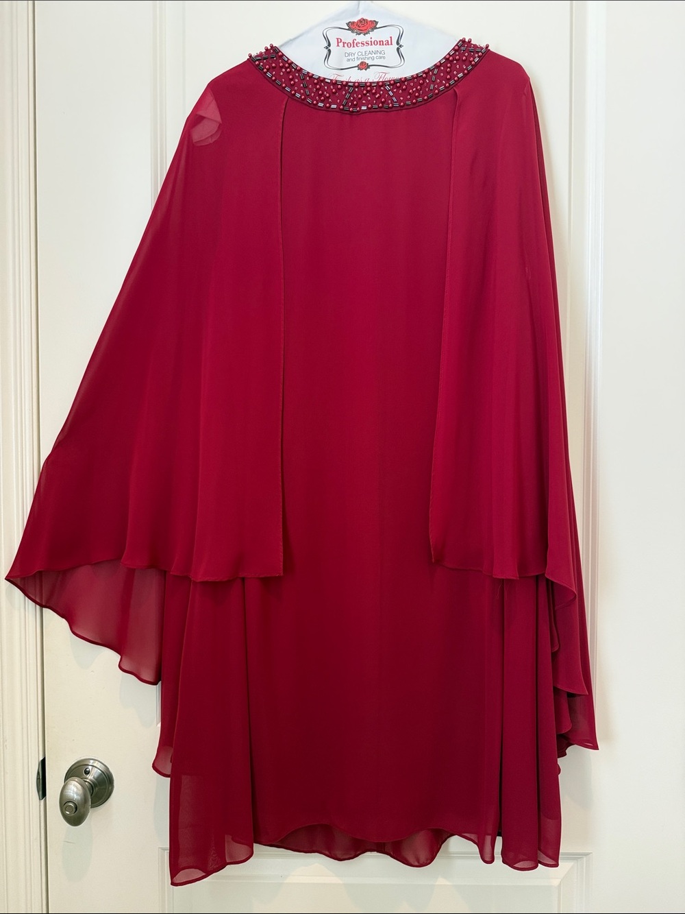 SLNY EUC Elegant Formal Dress with Beaded Neckline and Chiffon Cape Overlay 20W